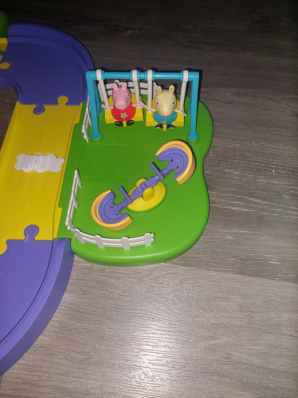 Peppa Pig All Around Peppa’s Town Set 114718 train tracks 7 Figures Table Chairs - Picture 2 of 5